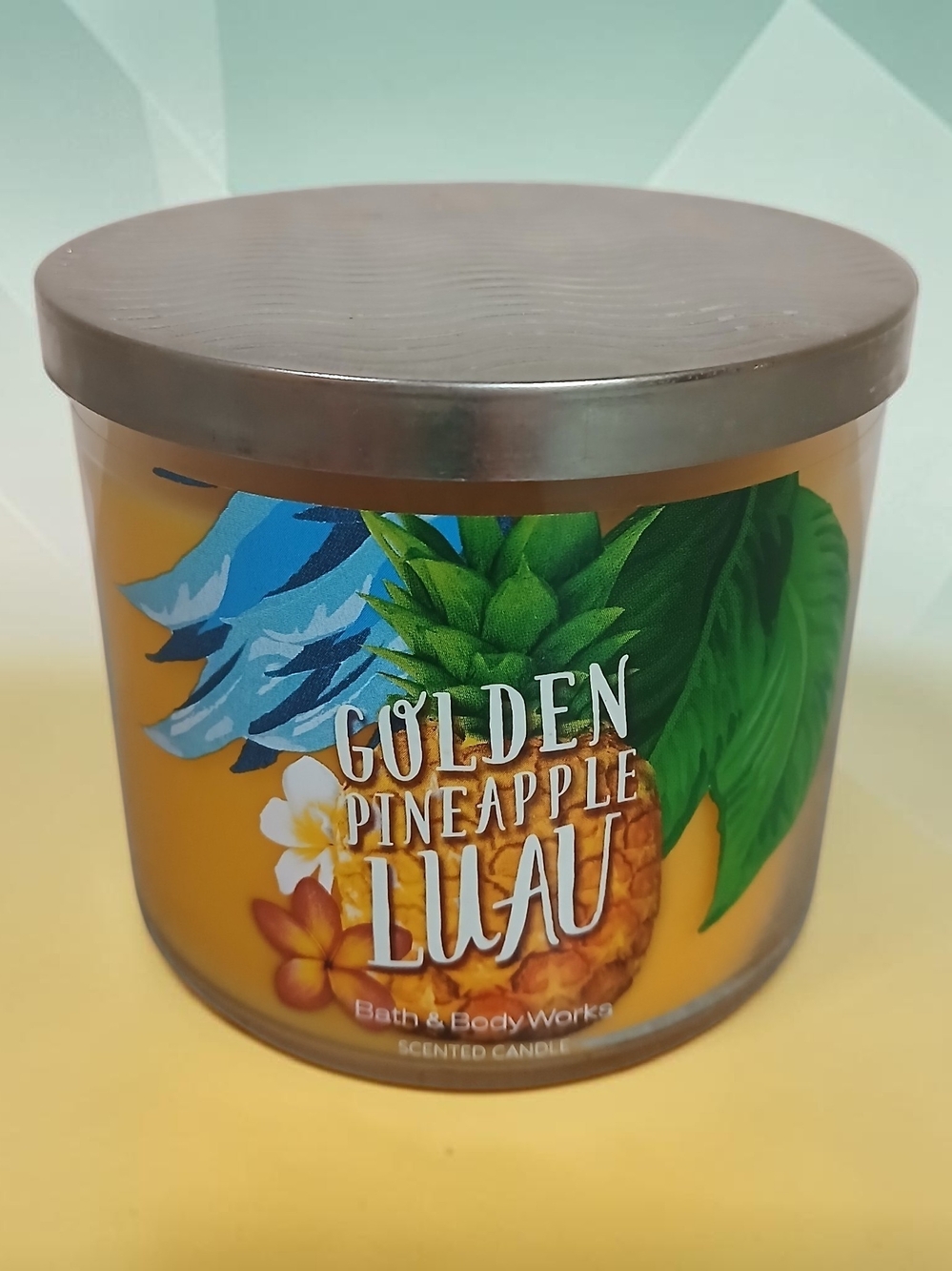 Bath & Body Works Golden Pineapple Luau Candle – Yellow, Green, Blue